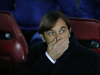 PSV capitalise on Ajax's s...